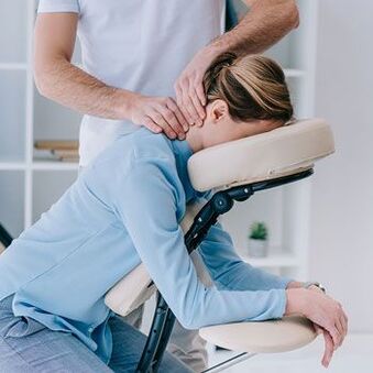 A manual session for the treatment of neck pain